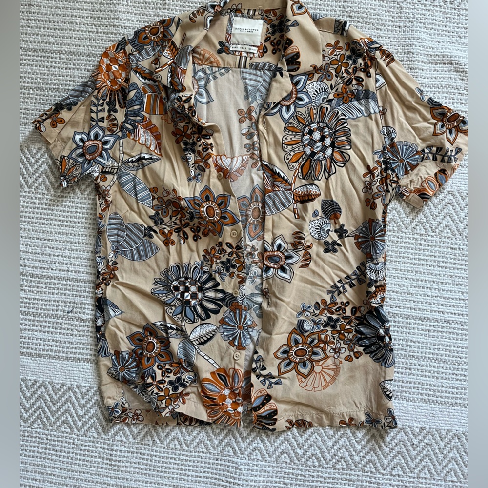 Button up short sleeve printed shirt